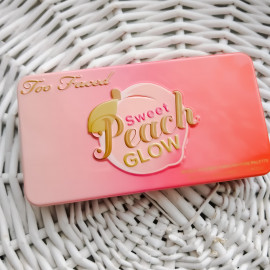 Sweet Peach Glow Peach-Infused Highlighting Palette - Too Faced
