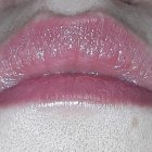 Eine Schicht auf ausgetrockneten Lippen