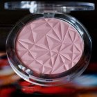 Glitter in the air - strobing blush and highlighter powder - essence