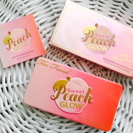 Sweet Peach Glow Peach-Infused Highlighting Palette - Too Faced