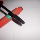 Plump no clump! - Volume Mascara - essence