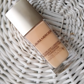 Flawless Lumière Radiance-Perfecting Foundation - Laura Mercier