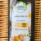 Real Botanicals - Feuchtigkeit Kokosmilch Shampoo - Herbal Essences