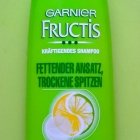 Fructis - Fettender Ansatz, trockene Spitzen - Kräftigendes Shampoo - Garnier