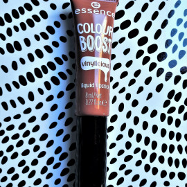 Colour Boost - Vinylicious - Liquid Lipstick - essence