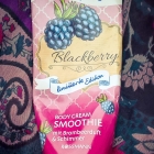 Blackberry - Body Cream Smoothie mit Brombeerduft & Schimmer - Isana