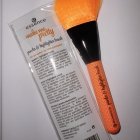 Make Me Pretty - Powder & Highlighter Brush - essence