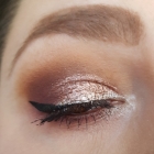 Mercury als Liner und im Innenwinkel verblendet. Bronze auf dem Lid. Dark Mattes von Viseart zum verblenden.